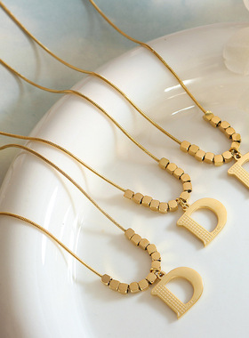 欧美时尚亲爱的英文D图标复古锁骨链钛钢女项链工厂跨境饰品