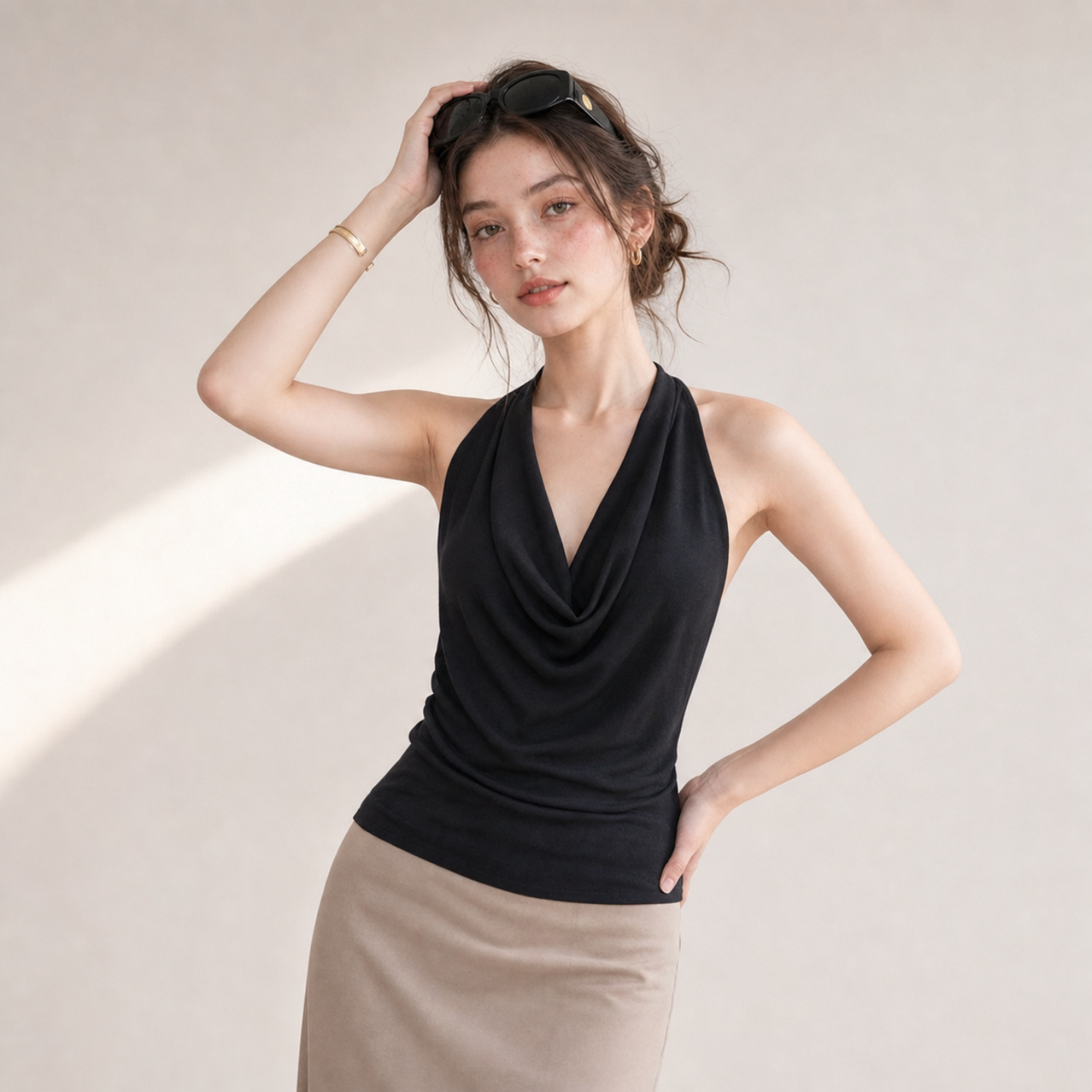2026夏季松弛感荡领挂脖露背无袖上衣女修身高级通勤气质背心夏装