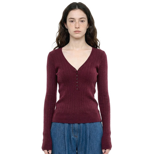 BM早春酒红V领修身长袖针织衫