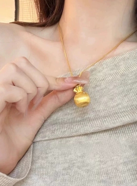 韦雪同款小福袋项链女2025年新款沙金点钻钱袋子吊坠高级感锁骨链