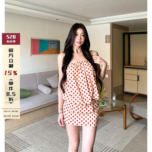 WITHMIN 波点抹胸连衣裙女2026夏季新款褶皱包臀性感辣妹包臀短裙