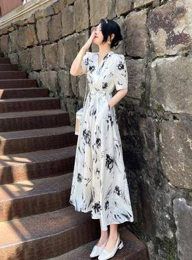 白色碎花洋装女2026夏新款气质收腰高端精致法式茶歇小个子长裙