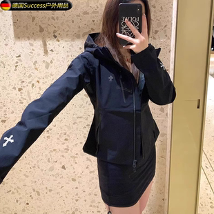 德国新款黑色收腰修身冲锋衣外套女款小个子户外三合一防风登山服