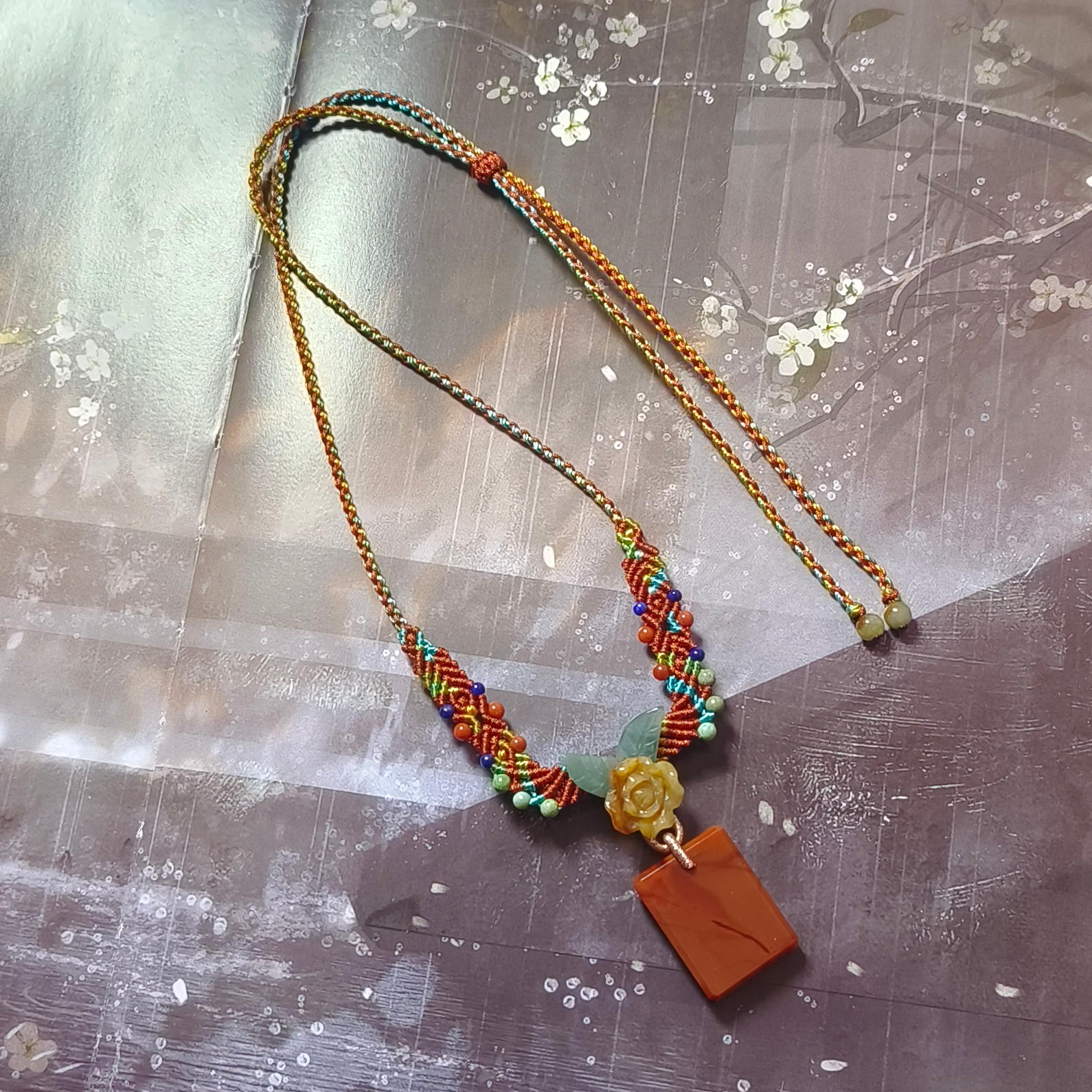 天然原矿川料南红无事牌吊坠翡翠花手工编织国风配色项链新中式