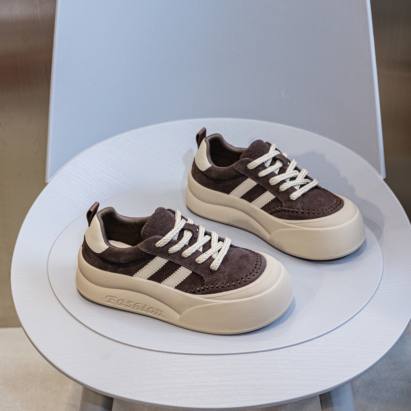 真皮大头面包鞋软底轻便休闲女鞋2025秋冬新款运动板鞋厚底德训鞋