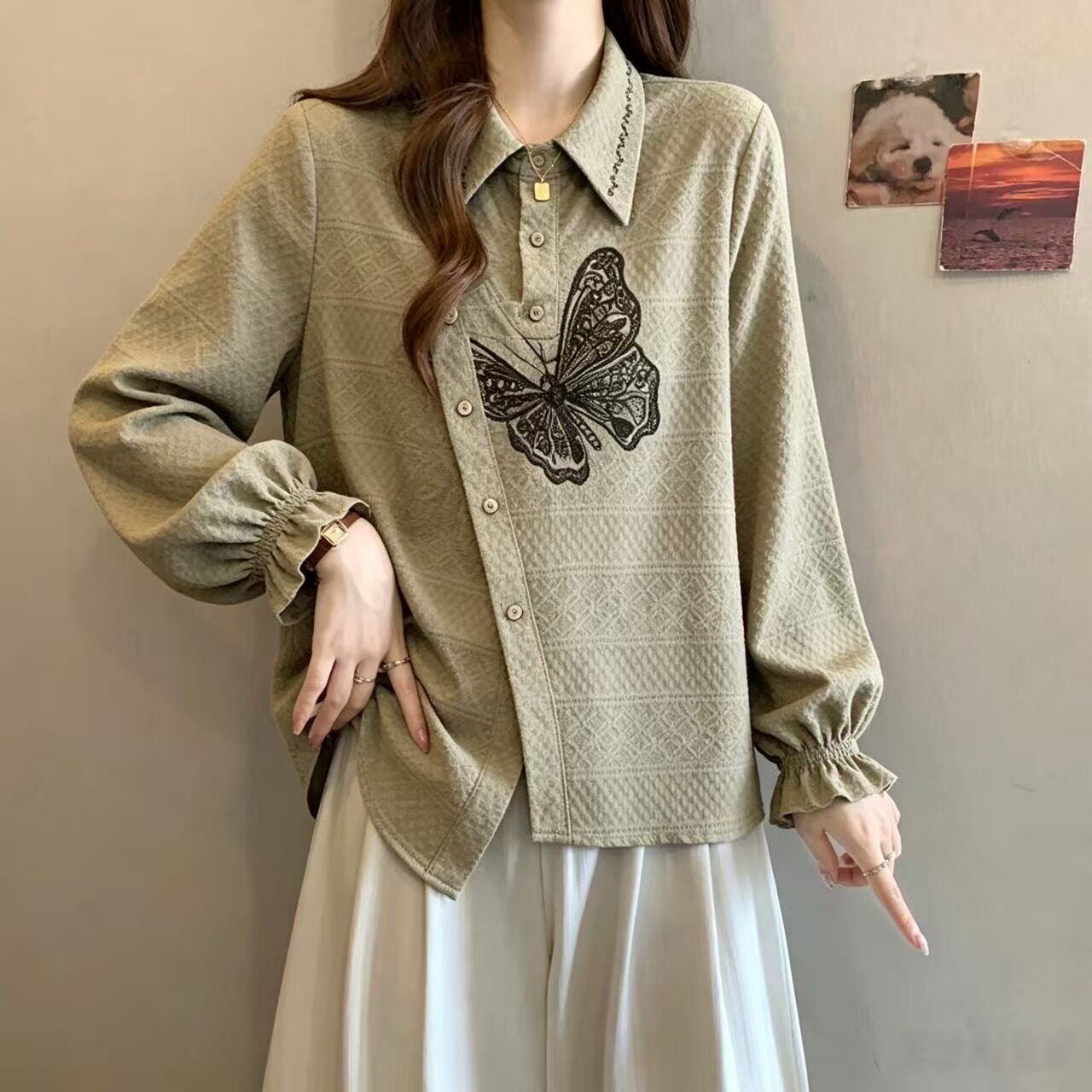 中古风精致黑色蝴蝶刺绣翻领花边衬衫女秋新款不对称荷叶长袖衬衣