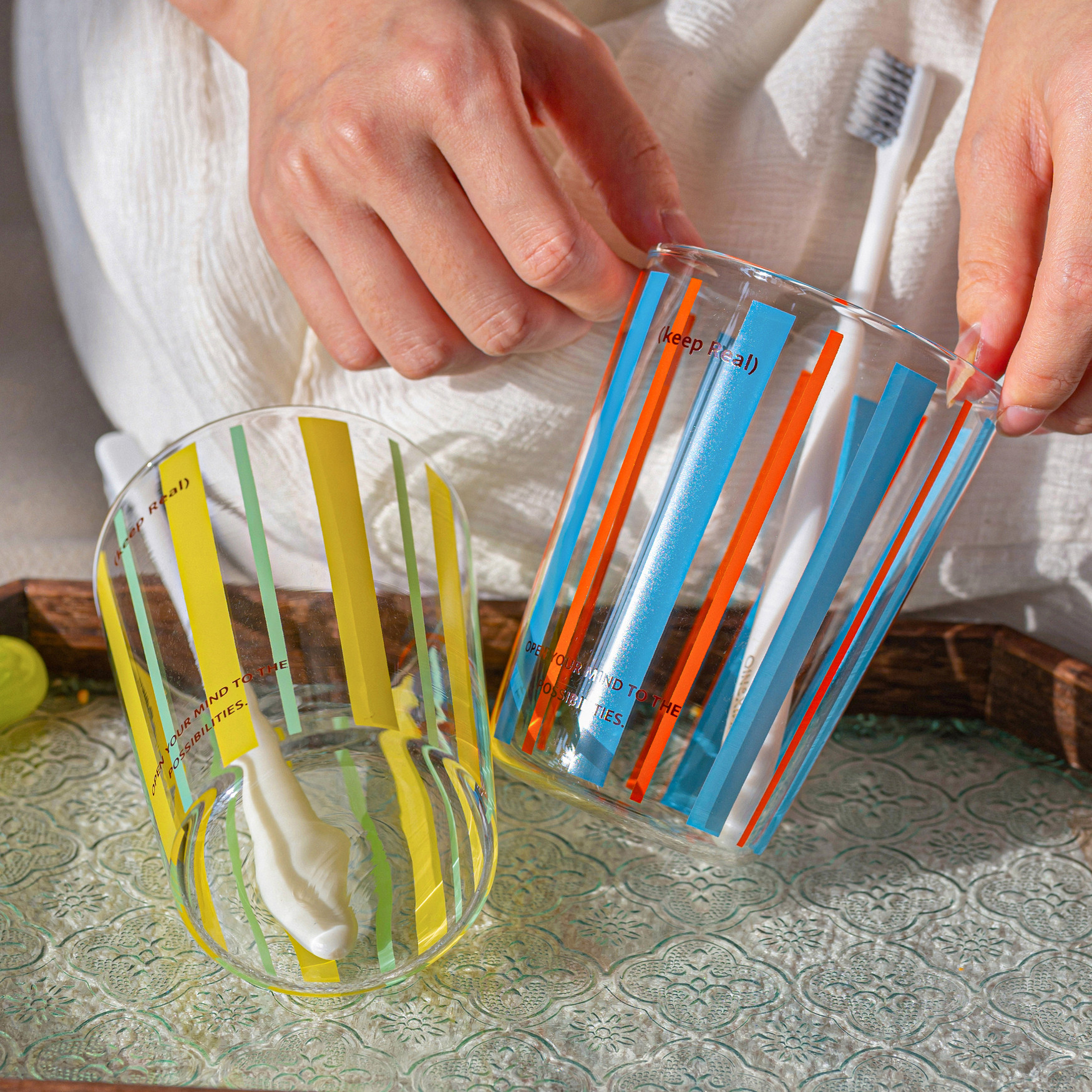 撞色彩条玻璃漱口杯简约牙刷杯
