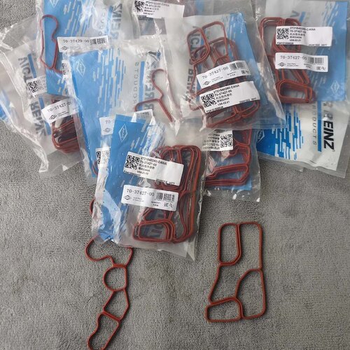 奔驰C300E300E280GLK300ML350R300S300S350唯雅诺M272机油格座垫