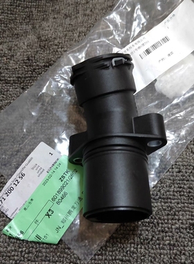 适用奔驰C180K C200K E200K CLK200K SLK200K M271发动机水管接头