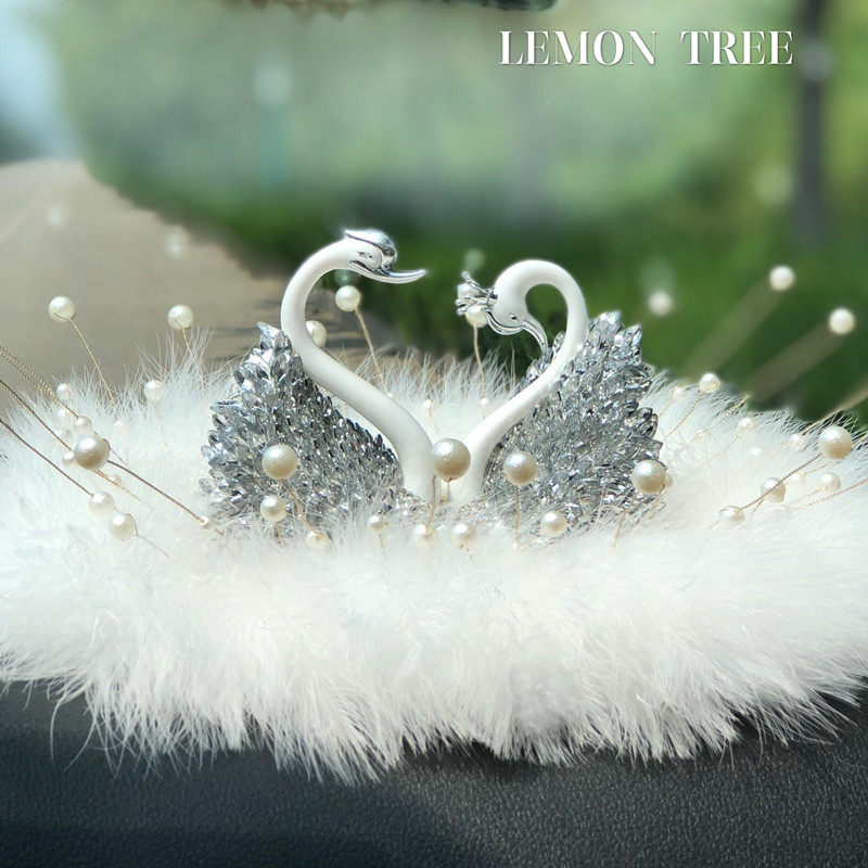 高档镶钻天鹅汽车摆件可爱羽毛气质漂亮女神款车内装饰品车载香水,汽车用品/电子/清洗/改装,摆件,淘宝优惠券,粉丝福利购,淘宝优惠卷