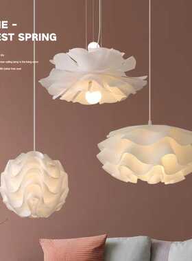 法式奶油风餐厅吊灯现代简约北欧设计师创意松果书房儿童房卧室灯