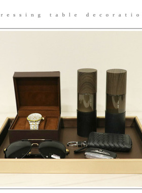 装饰品商务样板房衣帽间