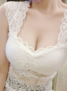 时尚蕾丝防走光抹胸花边吊带背心