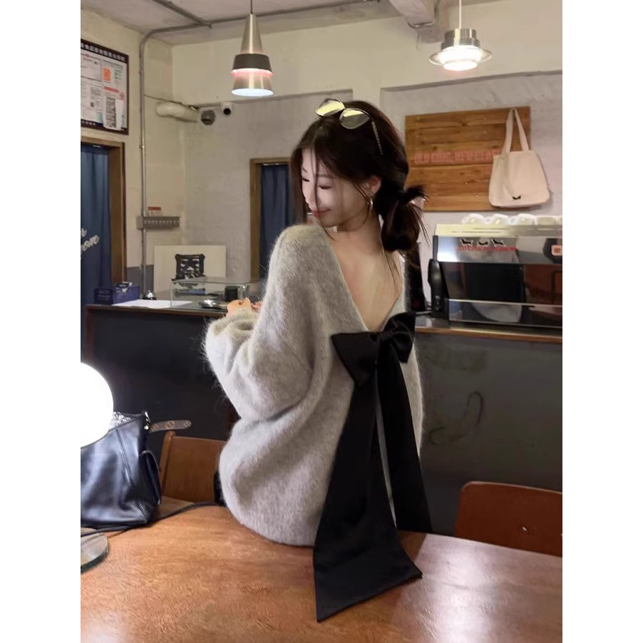 法式气质温柔风宽松露背蝴蝶结毛衣针织衫女秋冬小众灰色复古上衣
