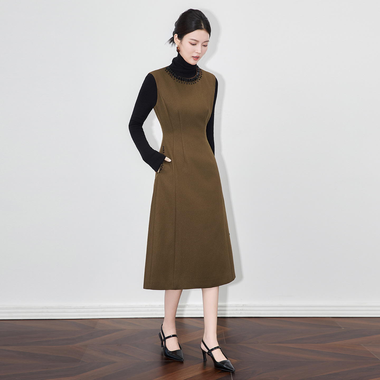 好打理背心裙南油轻奢高货重工钉珠收腰修身无袖背心连衣裙厚款