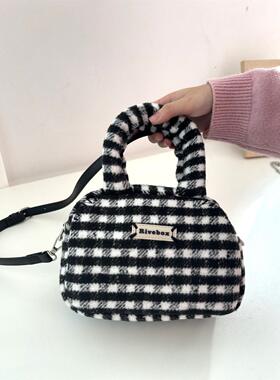 Handheld shoulder bag plush bag 手提单肩包毛绒包