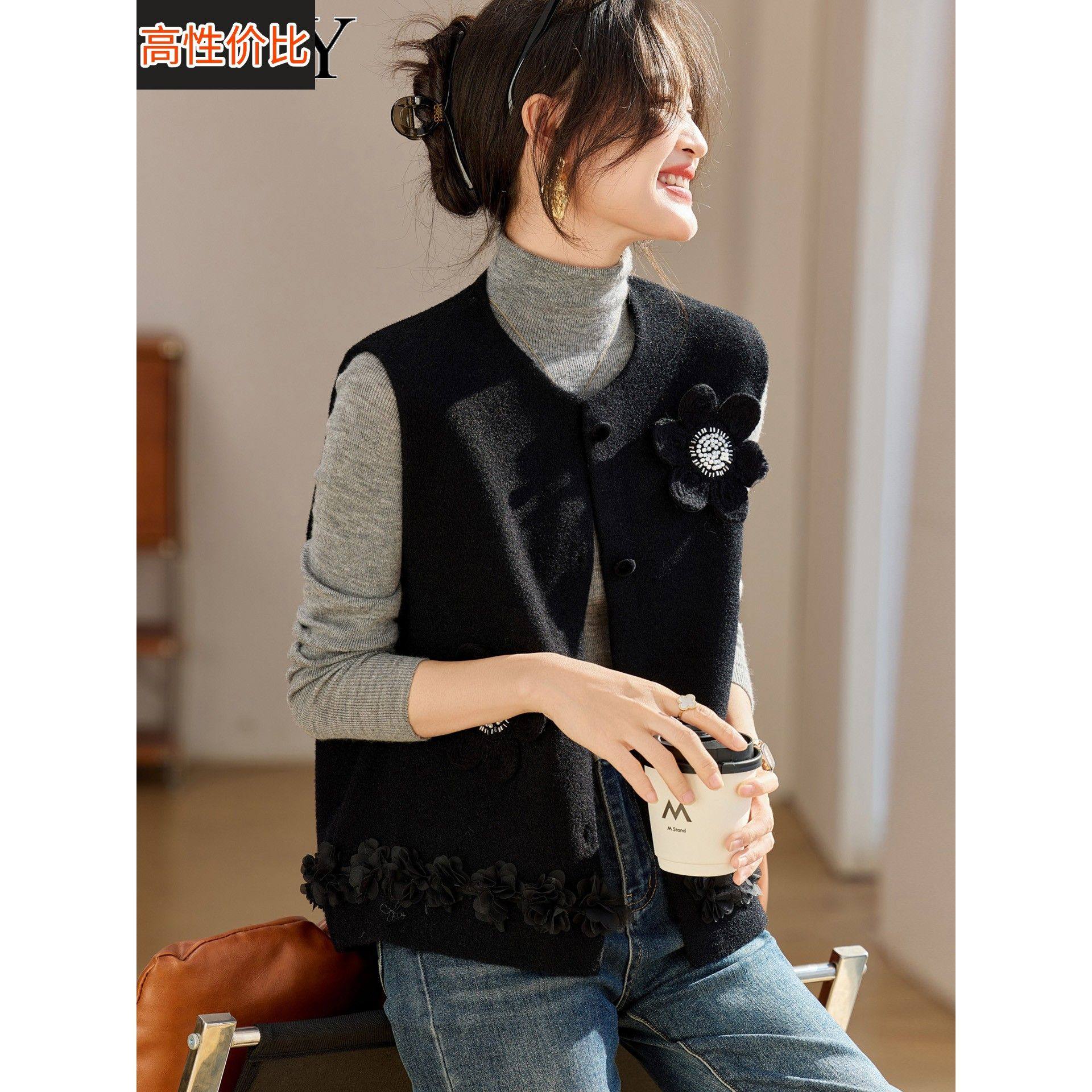 2025秋季新款黑色小香风圆领马甲漂亮显瘦呢子背心短款针织开衫女