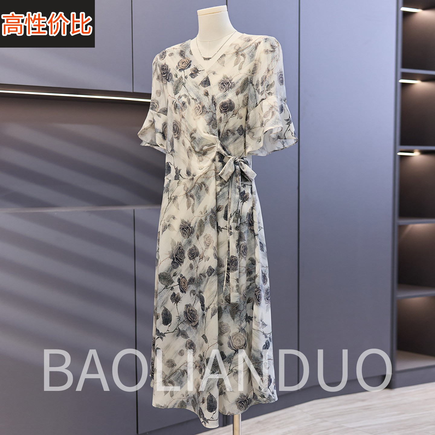 2025新款妈妈夏季洋装中年女装洋派减龄雪纺裙中老年印花长裙子