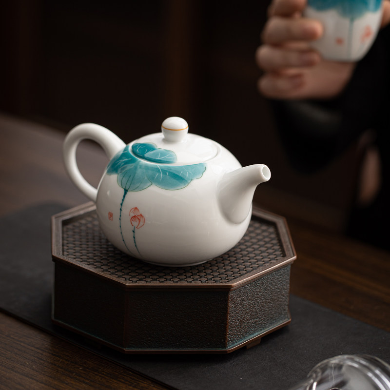 白瓷釉上彩荷花茶壶单个泡茶壶图片