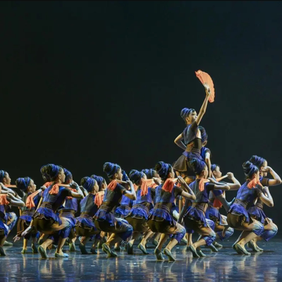 少数民族扇子舞蹈儿童