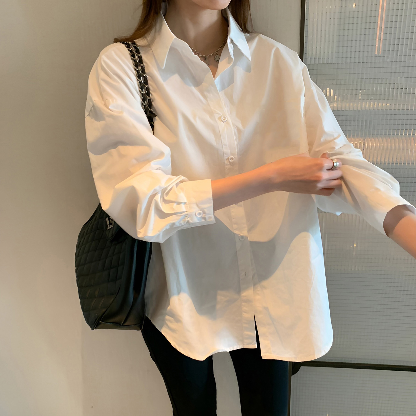 百搭长袖纯棉白色衬衫显瘦