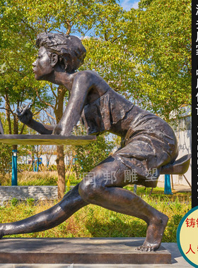 铸铜时尚女孩人物 户外商业街 广场园林摆放玻璃钢涂口红人物雕塑