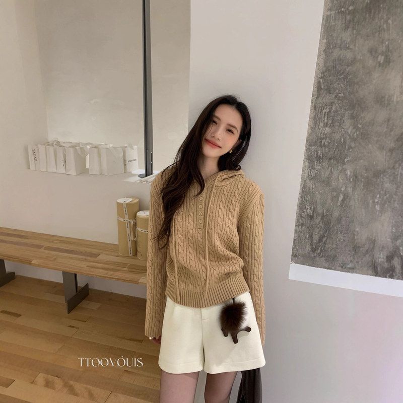 【TTOOVOUIS】2025冬季新款小马皮挂件甜美松紧腰休闲短裤女2428