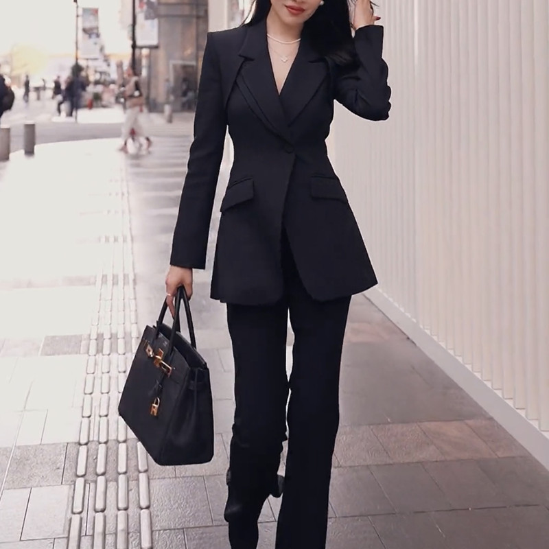 2025秋装新款高级感职业西装套装女黑色修身露腰西服微喇裤两件套