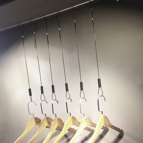 服装店钢丝吊环黑色挂衣架
