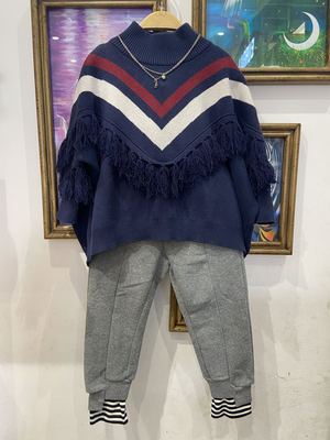秋冬新品 女童可亲子 宝蓝 洋气斗篷针织衫 359元