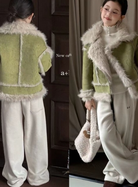 a+b+c 冬年装 女童可亲子 绿色 皮毛一体外套 120-170 579元