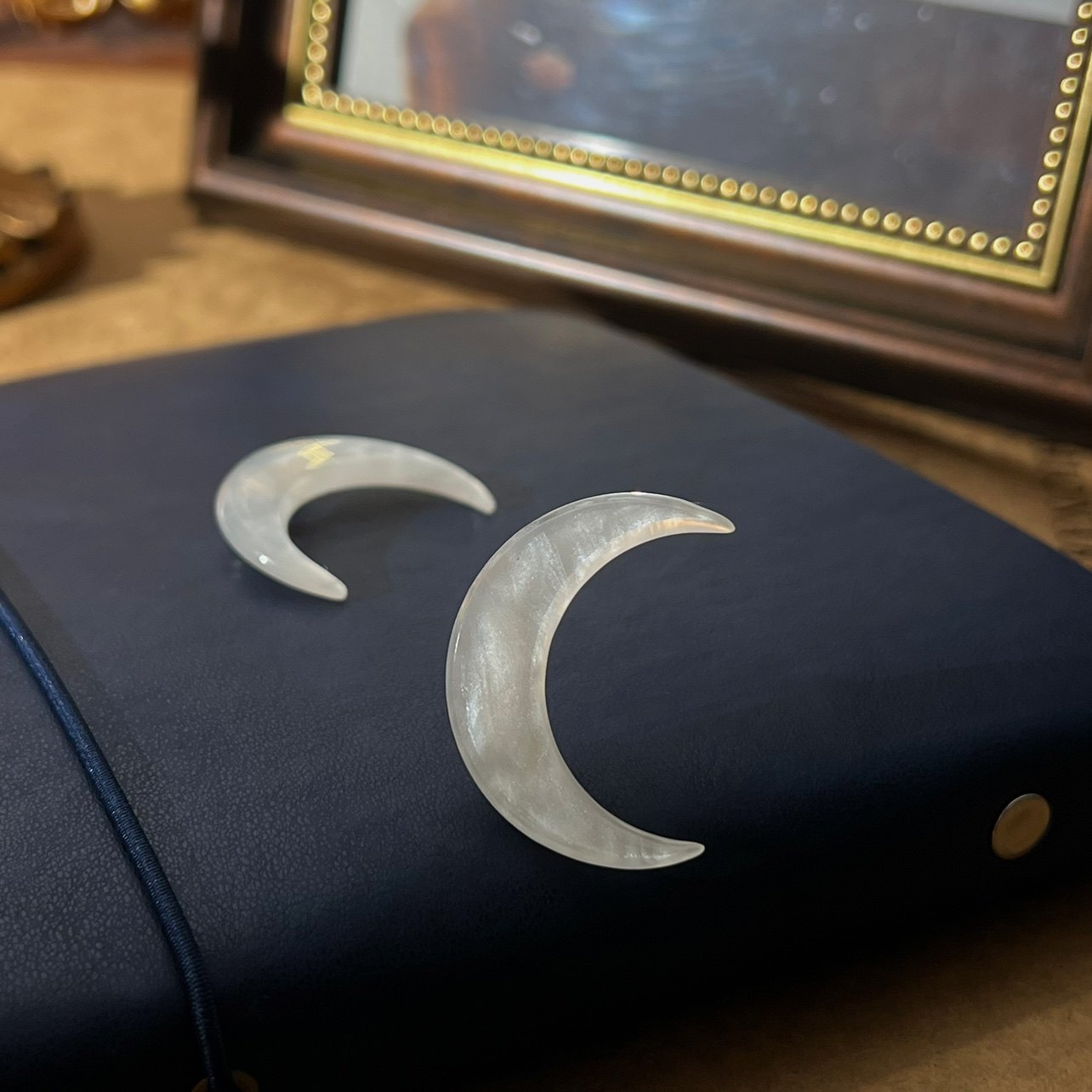 海上升明月 弯月小别针树脂片小月牙胸针清幽意境小徽章上衣别针