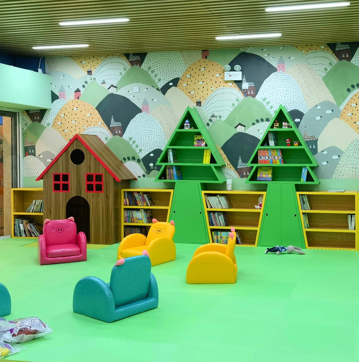 幼儿园绘本馆阅读区书柜展示架
