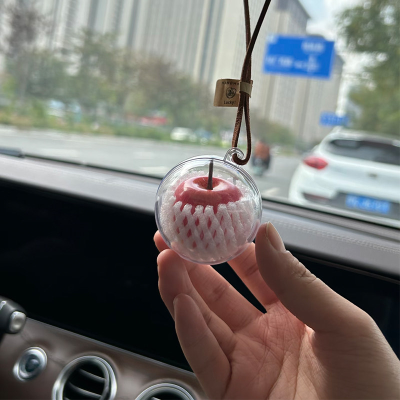 新款可爱苹果挂件汽车挂饰高级感小众圣诞节平安果车内后视镜装饰图片