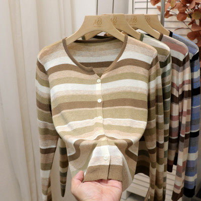 v领条纹针织衫开衫秋季穿搭