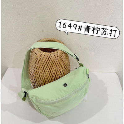 男女同款超轻便斜挎包胸包单肩休闲包木棉泡芙大学生出行时尚肩包