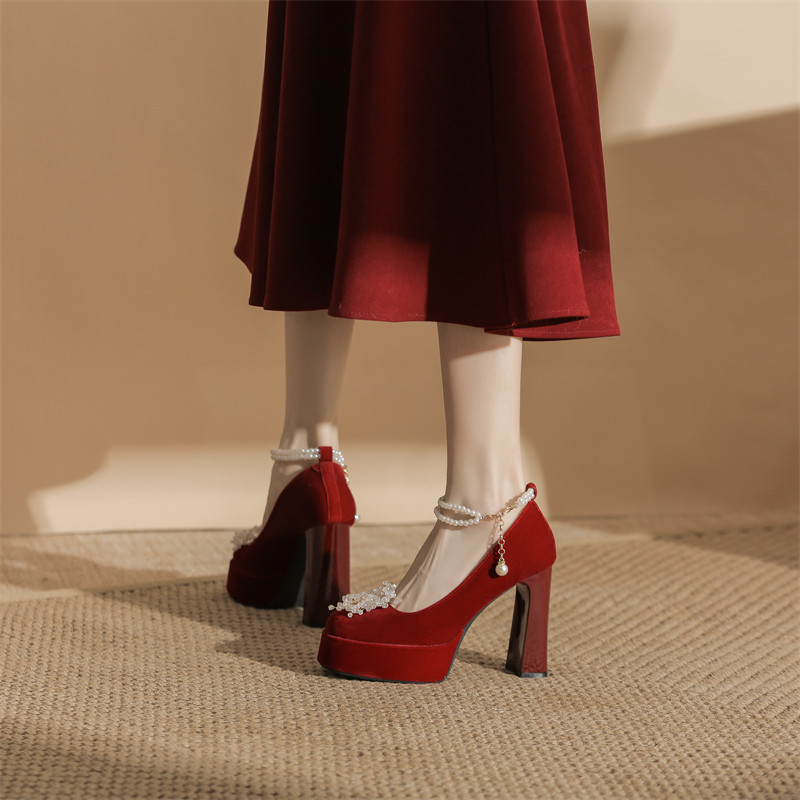 红色结婚鞋新娘花朵绝美秀禾服婚纱两穿圆头粗跟高跟鞋女2026新款