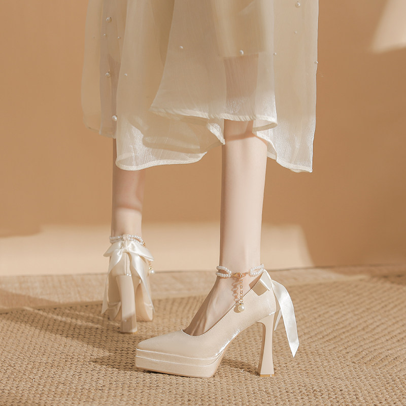 仙女风小个子婚鞋秀禾婚纱两穿女厚底防水台缎面粗跟高跟鞋配裙子