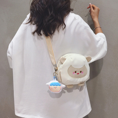 玲澜卡其色白色小羊可爱斜挎小包