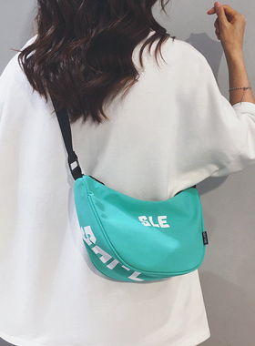 湖蓝色时尚帆布包女2025新款休闲百搭通勤运动旅游骑行斜挎饺子包
