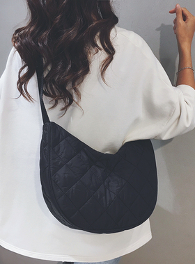 大容量羽绒棉服包女2025冬季新款上班通勤饺包学生上课单肩斜挎包