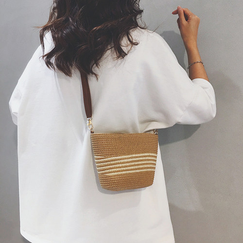 玲澜时尚高级感草编编织小水桶包
