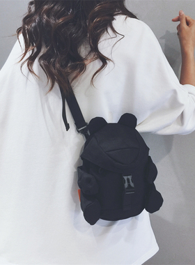 小众设计黑色帆布小包包女2025新款休闲个性胸包多功能运动斜挎包