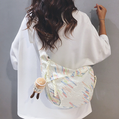 玲澜六色今年流行斜挎饺子包