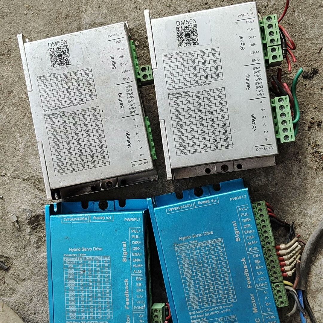 步进驱动器  Dm 556两台  Ts 808 d两台  单