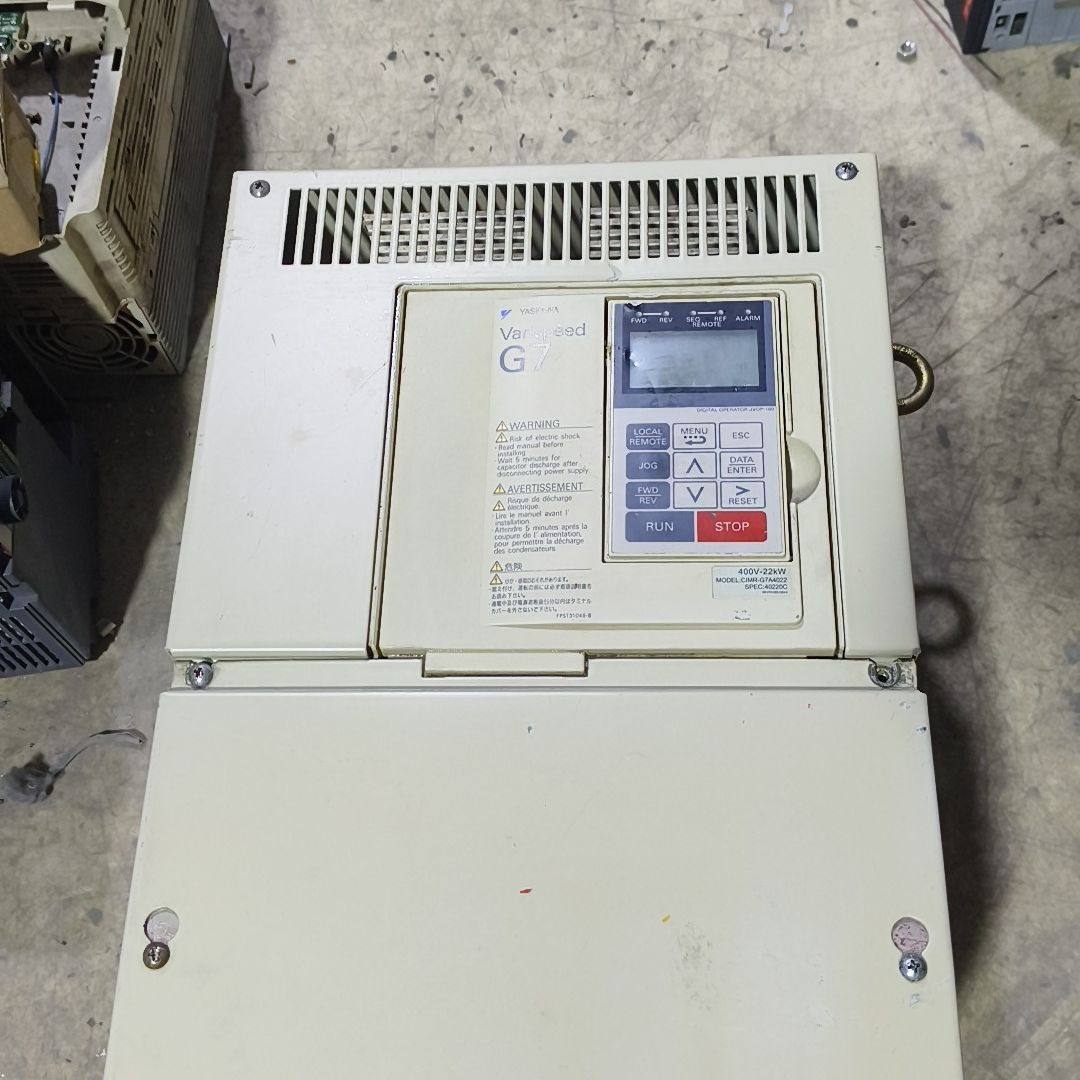 CIMR-G7A4022安川变频器 22千瓦机器 实物图拍射