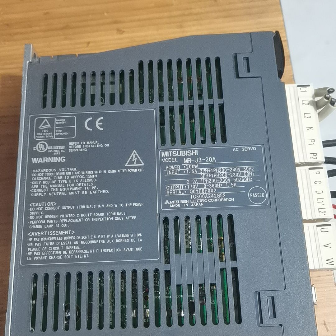 驱动器MR-J3-20A 实物拍摄 可以充新