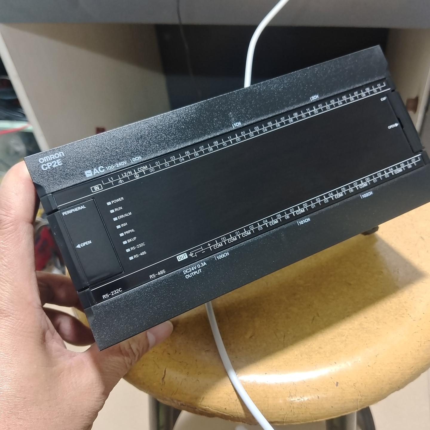 PLC 型号CP2E-S60DR-A。功能完好。买