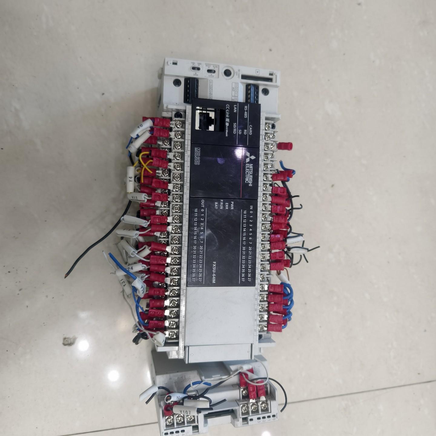 PLC FX5U-64MT/ES＋FX5-8EYT/ES