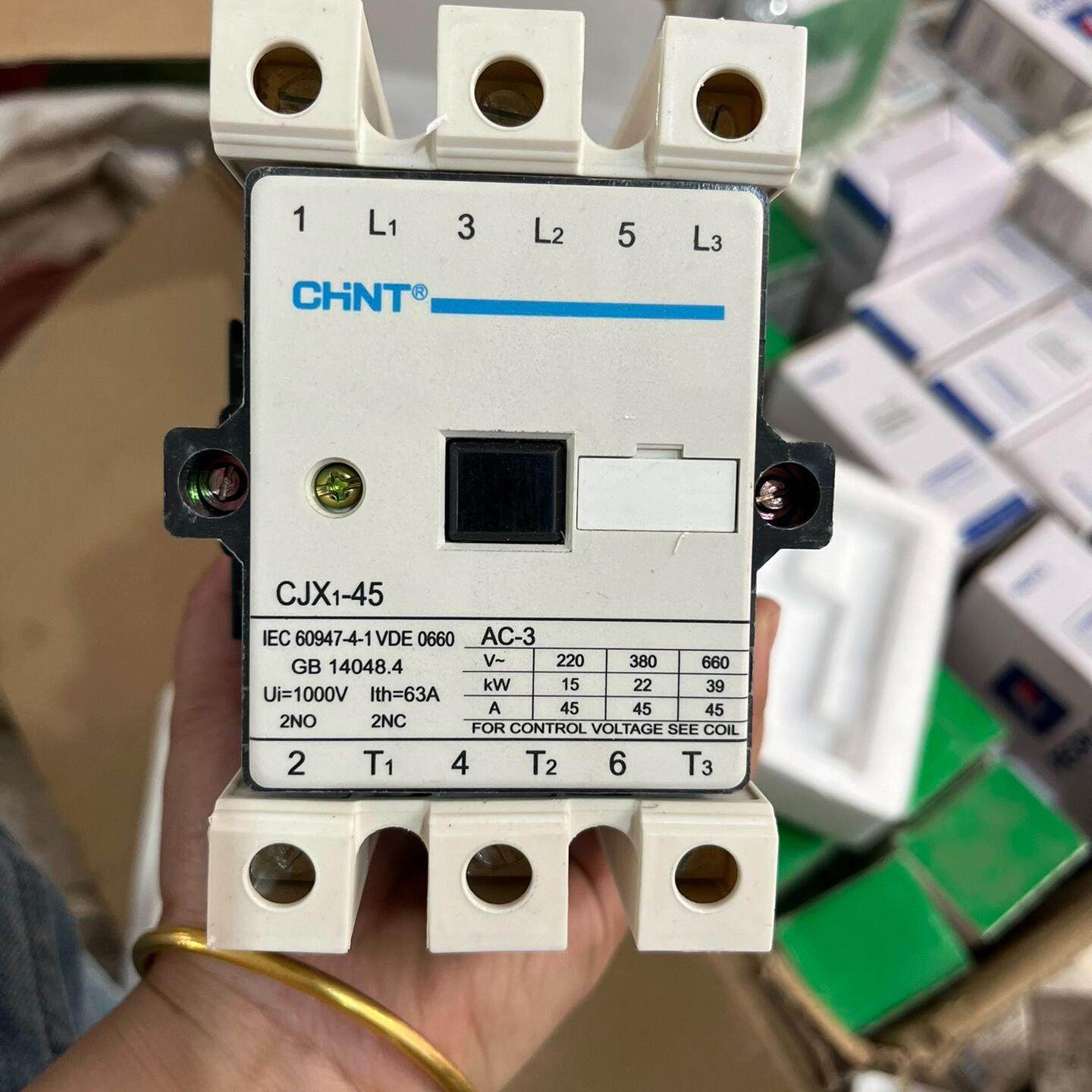 交流接触器CJX1-45  220V  4台